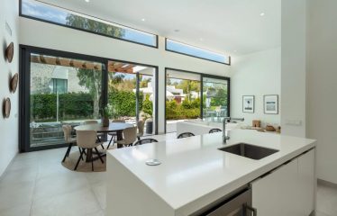 Très belle villa moderne située à Estepona