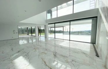 Splendide villa contemporaire avec vue sur la mer située à Marbella