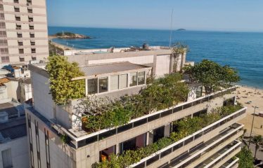 Magnificent penthouse facing Ipanema beach