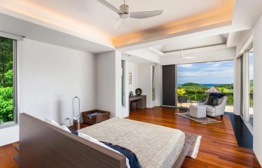 Magnifique villa avec une vue splendide sur la mer située à Layan