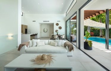 Très belle villa moderne située à Estepona