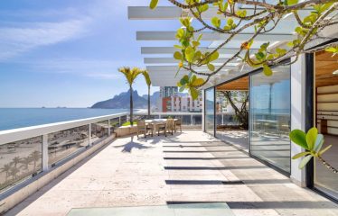 Magnificent penthouse facing Ipanema beach