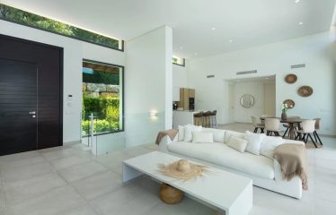 Très belle villa moderne située à Estepona