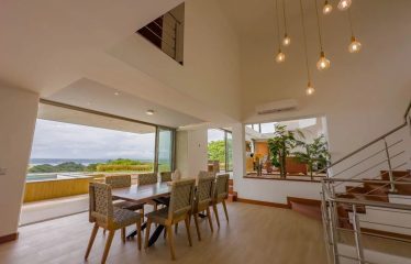 Splendide villa de luxe avec une vue panoramique sur la mer