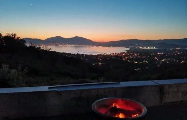 Dossier Confidentiel   Magnifique propriété moderne située à PORTICCIO  vue mer époustouflante .