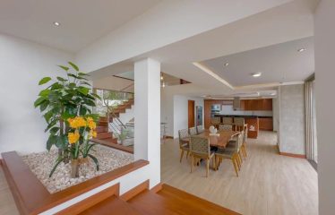 Splendide villa de luxe avec une vue panoramique sur la mer