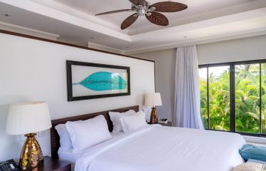 MAGNIFIQUE PROPRIÉTÉ  VUE PANORAMIQUE SUR LE LAGON ET GOLF