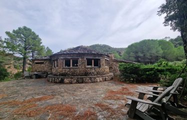 DOSSIER CONFIDENTIEL  Unique Bastide de pierre sur  de Bavella ultra protégé