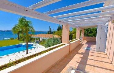 Belle Villa en bord de mer située à Porto Heli