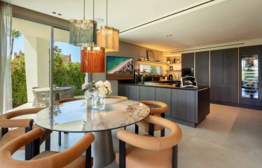 Très belle villa moderne jumelée située à Marbella