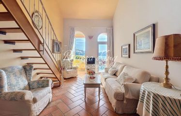 Villefranche s/mer – Vieille Ville – Duplex 1ere Ligne